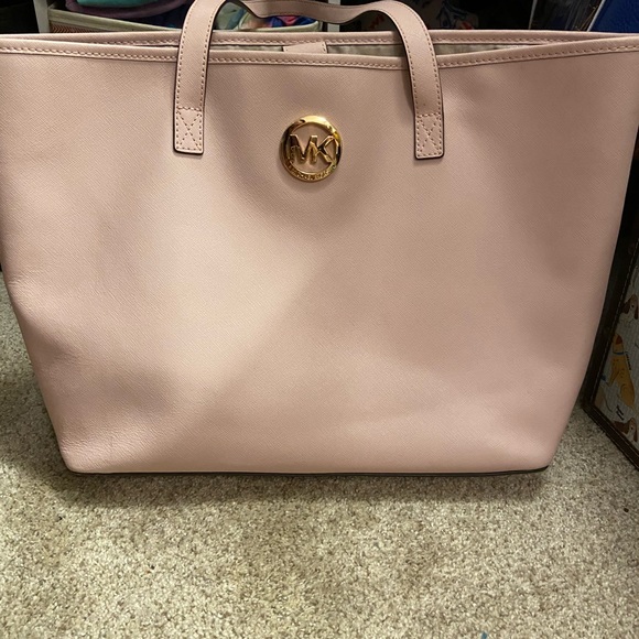 Gently used Michael Kors and Kate Spade handbags - Picture 4 of 6